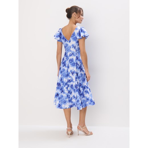 Mohito - Niebieska sukienka midi w kwiaty - niebieski Mohito XXS Mohito