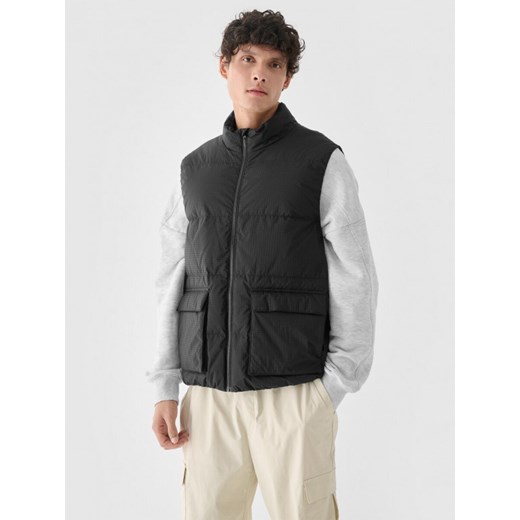 Męska kamizelka z puchem naturalnym Outhorn OTHWAW24TVESM161 - czarna ze sklepu Sportstylestory.com w kategorii Kamizelki męskie - zdjęcie 179396723