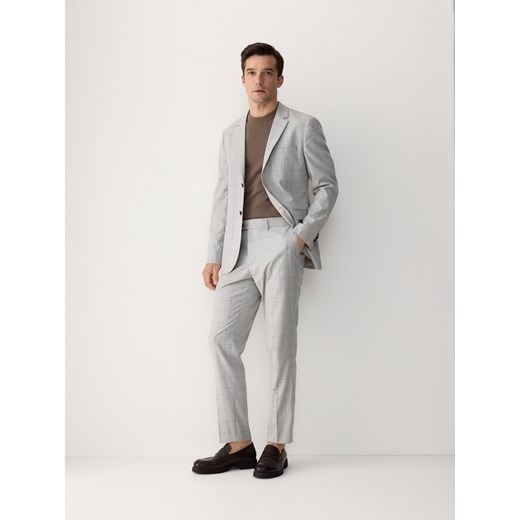 Reserved - Spodnie slim fit z kantem - jasnoszary ze sklepu Reserved w kategorii Spodnie męskie - zdjęcie 179401800