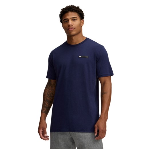 Męski t-shirt z nadrukiem Under Armour UA M LC Strip Logo SS - granatowy ze sklepu Sportstylestory.com w kategorii T-shirty męskie - zdjęcie 179403880