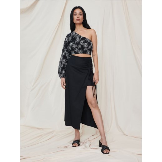 Sinsay - Crop top w kwiaty - czarny ze sklepu Sinsay w kategorii Bluzki damskie - zdjęcie 179404501