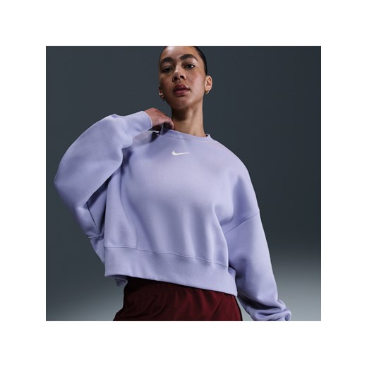 Damska bluza dresowa z półokrągłym dekoltem o dodatkowo powiększonym kroju Nike Sportswear Phoenix Fleece - Fiolet ze sklepu Nike poland w kategorii Bluzy damskie - zdjęcie 179409162