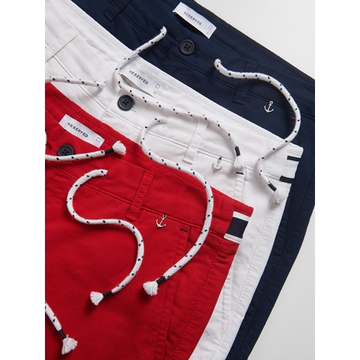 Reserved - Szorty slim fit - biały Reserved L Reserved