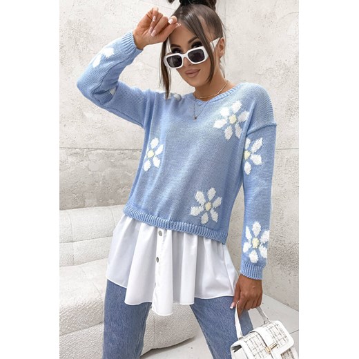 SWETER W KWIATY Z KOSZULOWYM WYKOŃCZENIEM- NIEBIESKI ze sklepu olika.com.pl w kategorii Swetry damskie - zdjęcie 179433724