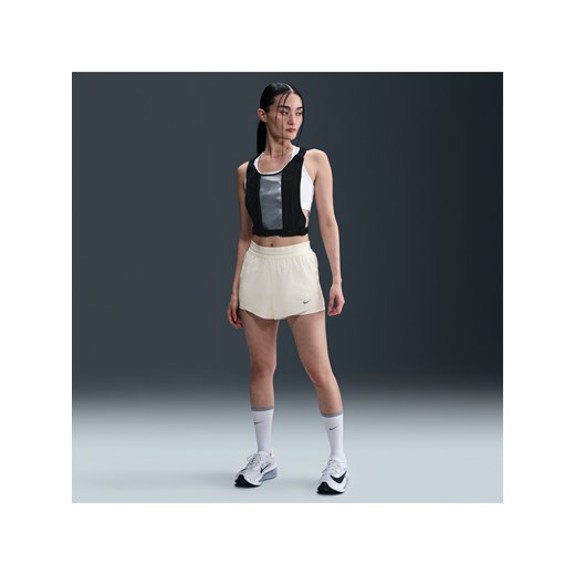 Damskie spodenki do biegania 2 w 1 ze średnim stanem Dri-FIT Nike Swift - Biel ze sklepu Nike poland w kategorii Szorty - zdjęcie 179434793