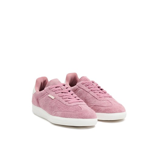 Cropp - Różowe zamszowe sneakersy - różowy Cropp 44 Cropp