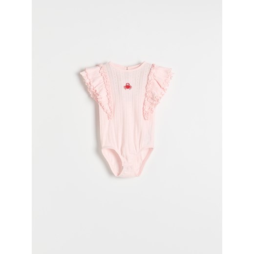 Reserved - Body z falbankami na rękawach - pastelowy róż ze sklepu Reserved w kategorii Body niemowlęce - zdjęcie 179439824