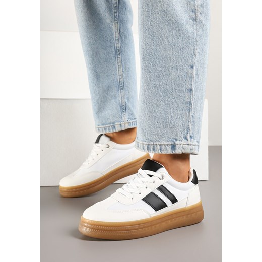 Białe Sneakersy w Stylu Klasycznych Tenisówek Zdobione Paskami Tenalinea ze sklepu born2be.pl w kategorii Buty sportowe damskie - zdjęcie 179448344