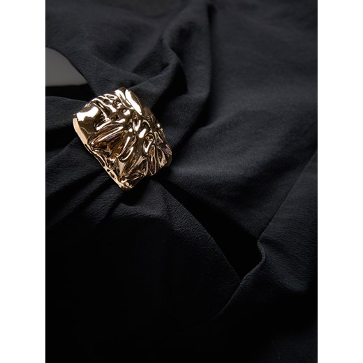 Czarna sukienka Reserved bez rękawów z dekoltem v z bawełny midi