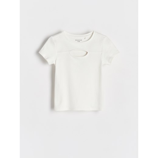 Reserved - Prążkowany t-shirt z wycięciem - złamana biel ze sklepu Reserved w kategorii Bluzki dziewczęce - zdjęcie 179470481