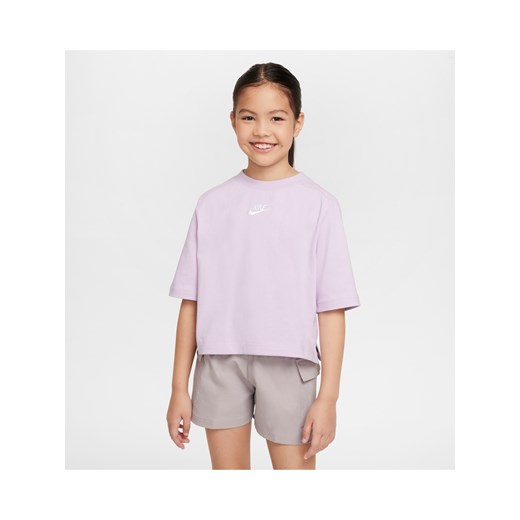 Koszulka z krótkim rękawem dla dużych dzieci (dziewcząt) Nike Sportswear - Fiolet ze sklepu Nike poland w kategorii Bluzki dziewczęce - zdjęcie 179485011