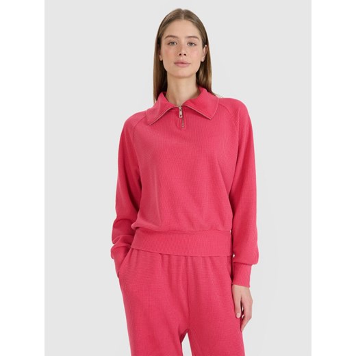 Damska bluza dresowa nierozpinana bez kaptura 4F 4FRSS25TSWSF2150 - różowa ze sklepu Sportstylestory.com w kategorii Bluzy damskie - zdjęcie 179485762