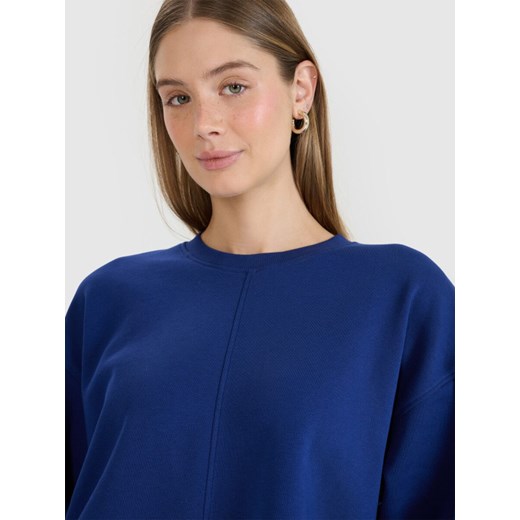 Damska bluza dresowa nierozpinana bez kaptura 4F 4FWSS25TSWSF1543 - niebieska ze sklepu Sportstylestory.com w kategorii Bluzy damskie - zdjęcie 179485781