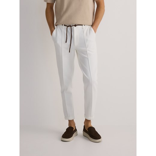 Reserved - Spodnie chino slim - złamana biel ze sklepu Reserved w kategorii Spodnie męskie - zdjęcie 179494503