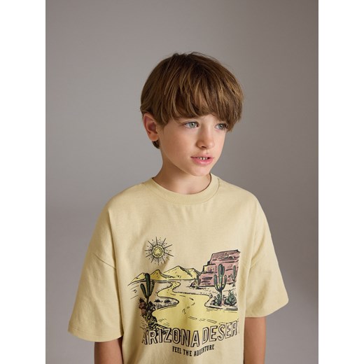 Reserved - T-shirt oversize z nadrukiem - złamana biel - id: 350DF-01X - marki Reserved - 179498902 Reserved - T-shirt oversize z nadrukiem - złamana biel ze sklepu Reserved w kategorii T-shirty chłopięce - zdjęcie 179498902