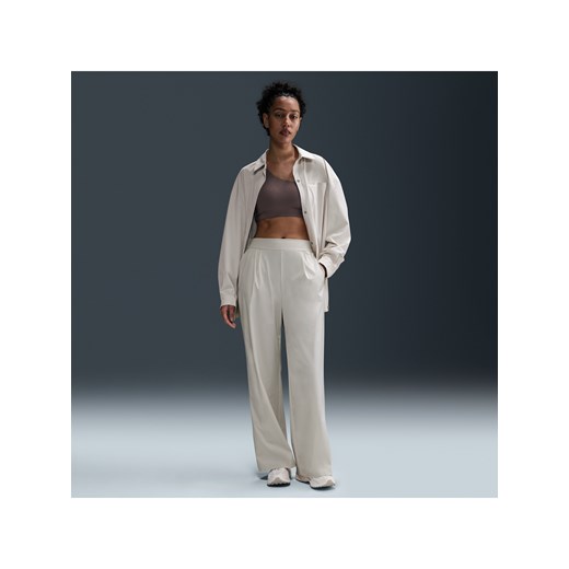 Damskie spodnie z wysokim stanem i luźnymi szerokimi nogawkami Dri-FIT Nike 24.7 PerfectStretch - Brązowy ze sklepu Nike poland w kategorii Spodnie damskie - zdjęcie 179506842