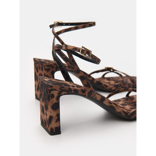 Sandały damskie Sinsay z klamrą letnie 