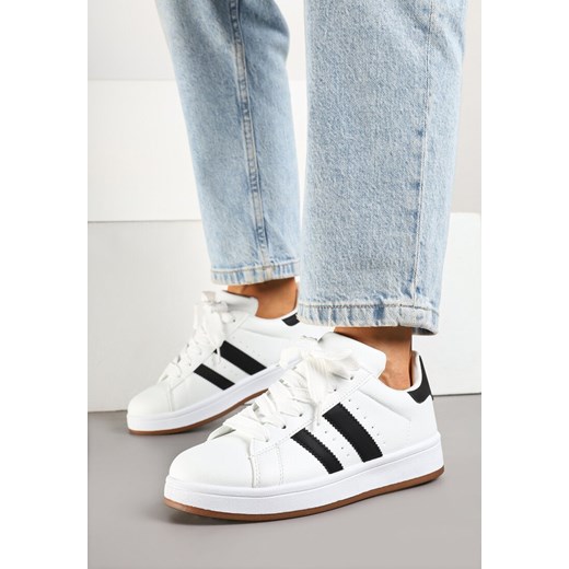 Białe Sneakersy z Perforacją i Ozdobnymi Paskami Deolene ze sklepu born2be.pl w kategorii Buty sportowe damskie - zdjęcie 179515033