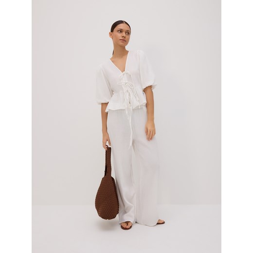 Reserved - Muślinowa bluzka z wiązaniem - biały Reserved L Reserved