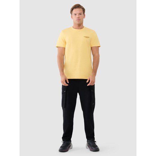Męski t-shirt z nadrukiem 4F 4FWSS25TTSHM1974 - żółty ze sklepu Sportstylestory.com w kategorii T-shirty męskie - zdjęcie 179536114