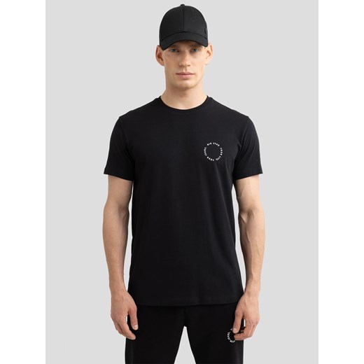Koszulka męska z niewielkim nadrukiem na piersi czarna Orpion 906 ze sklepu Big Star w kategorii T-shirty męskie - zdjęcie 179545840