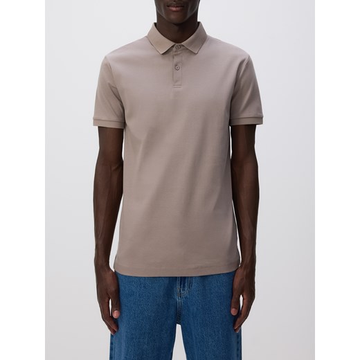 Reserved - Polo slim z bawełny pima - beżowy ze sklepu Reserved w kategorii T-shirty męskie - zdjęcie 179570143