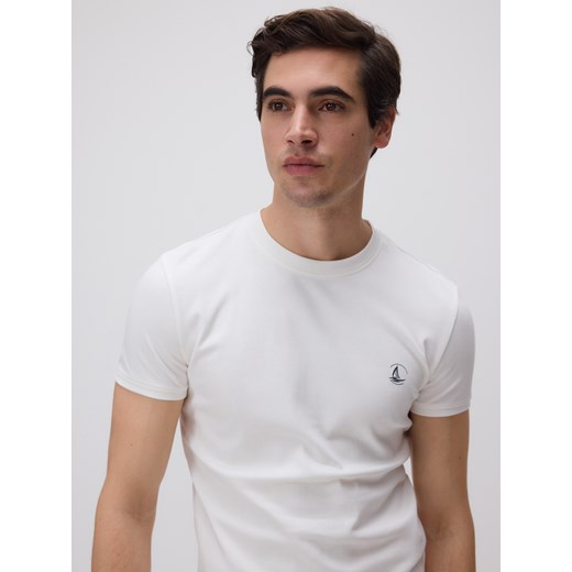 Reserved - Bawełniany t-shirt slim fit - złamana biel ze sklepu Reserved w kategorii T-shirty męskie - zdjęcie 179570230