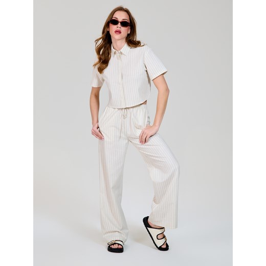 Sinsay - Krótka koszula z domieszką wiskozy i lnu - kremowy Sinsay L Sinsay