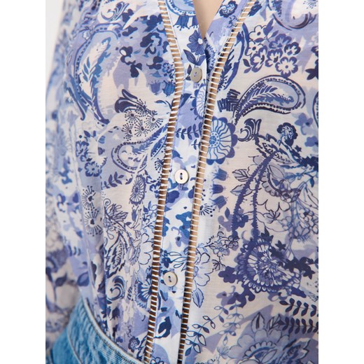 Bluzka damska Mohito niebieska na wiosnę z długim rękawem z dekoltem v 