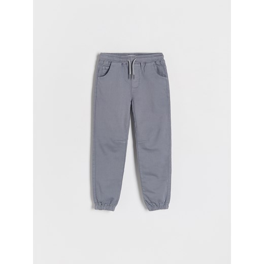 Reserved - Wysokoelastyczne spodnie jogger - granatowy ze sklepu Reserved w kategorii Spodnie chłopięce - zdjęcie 179584330