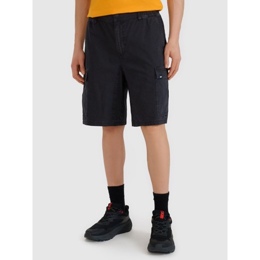 Męskie spodenki casual cargo 4F 4FRSS25TSHOM759 - czarne ze sklepu Sportstylestory.com w kategorii Spodenki męskie - zdjęcie 179633103