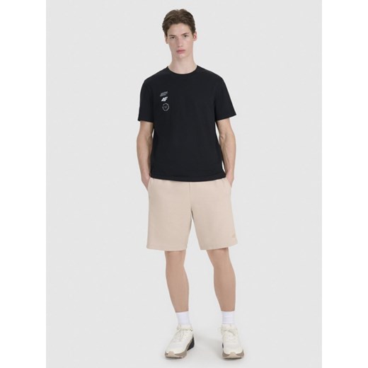 Męskie spodenki casual 4F 4FRSS25TSHOM746 - beżowe ze sklepu Sportstylestory.com w kategorii Spodenki męskie - zdjęcie 179633110