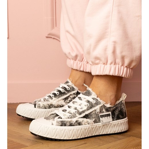 Czarne damskie trampki sneakersy sportowe ze sklepu ButyModne.pl w kategorii Trampki damskie - zdjęcie 179638951