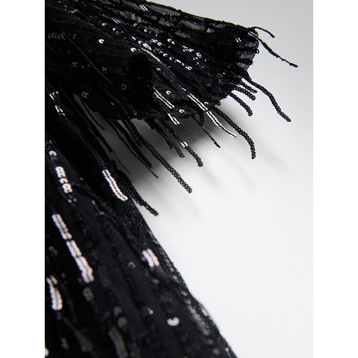 Czarna sukienka Reserved prosta z okrągłym dekoltem z krótkimi rękawami z cekinami 