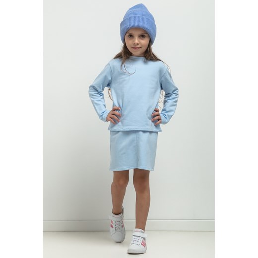 Krótka bluza dresowa dla dziewczynki - jasnoniebieska ze sklepu Cudmoda w kategorii Bluzy dziewczęce - zdjęcie 179651990