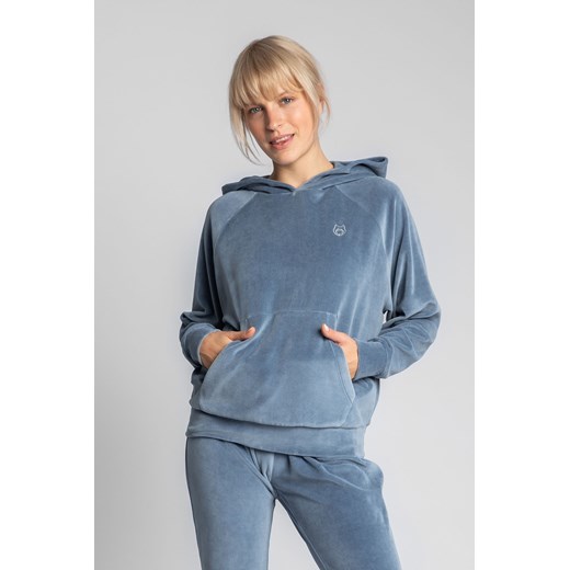 Welurowa bluza z nietoperzowymi rękawami - niebieska ze sklepu Cudmoda w kategorii Bluzy damskie - zdjęcie 179656323