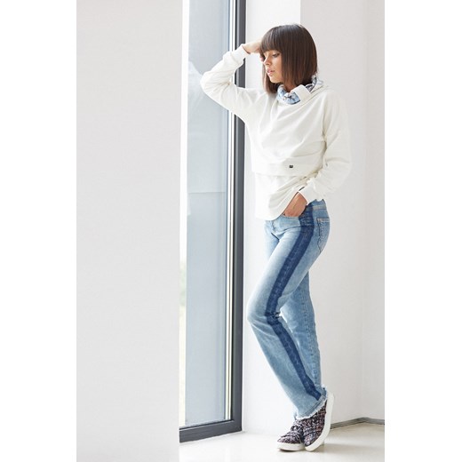 Bluza z wysokim kołnierzem we wzór - ecru ze sklepu Cudmoda w kategorii Bluzy damskie - zdjęcie 179656382