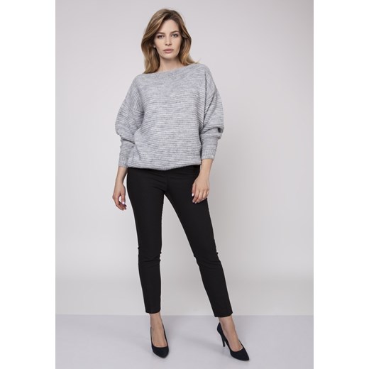 Sweter oversize z dekoltem w łódkę - szary ze sklepu Cudmoda w kategorii Swetry damskie - zdjęcie 179656771