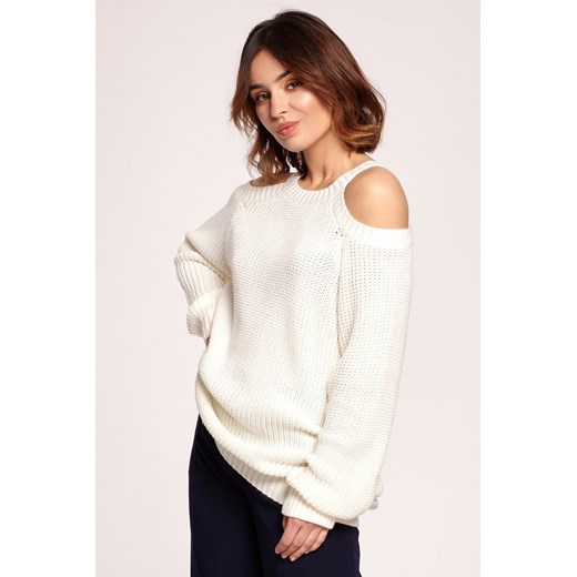 Sweter z wycięciami na ramionach - ecru ze sklepu Cudmoda w kategorii Swetry damskie - zdjęcie 179656774