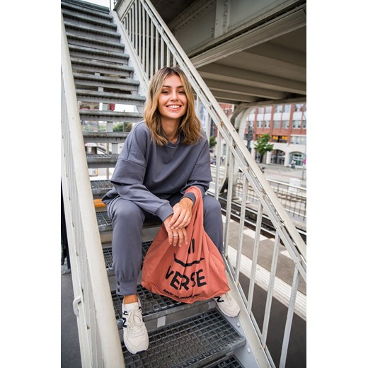 Bluza z warstwowymi rękawami unisex - antracytowa ze sklepu Cudmoda w kategorii Bluzy damskie - zdjęcie 179657031