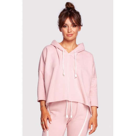 Bluza o luźnym kroju z kapturem - pudrowa ze sklepu Cudmoda w kategorii Bluzy damskie - zdjęcie 179658282