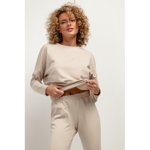 Prosta bluza damska z dzianiny - jasnobeżowa ze sklepu Cudmoda w kategorii Bluzy damskie - zdjęcie 179659670