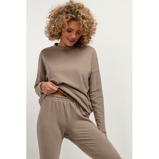 Prosta bluza damska z dzianiny - cappuccino ze sklepu Cudmoda w kategorii Bluzy damskie - zdjęcie 179659673