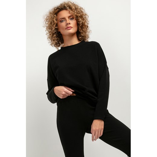Prosta bluza damska z dzianiny - czarna ze sklepu Cudmoda w kategorii Bluzy damskie - zdjęcie 179659674