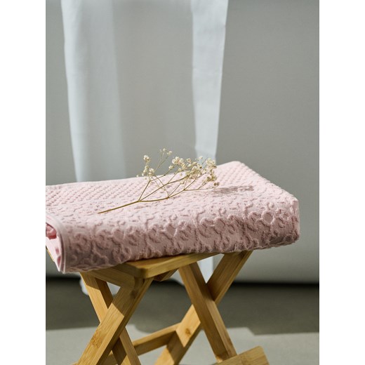 Sinsay - Ręcznik z żakardowym wzorem - różowy Sinsay One Size Sinsay