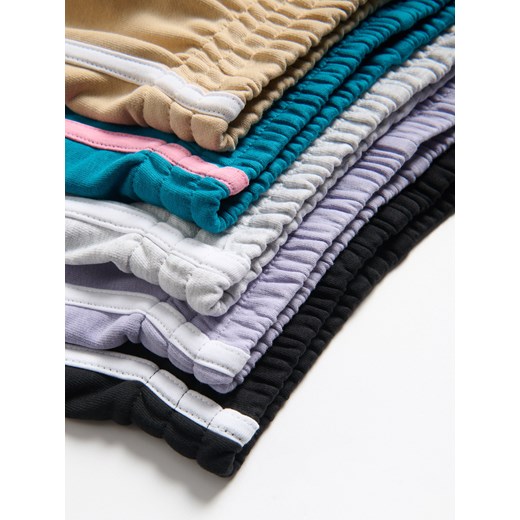 Reserved - Dresowe szorty z lampasem - jasnoszary Reserved 116 (5-6 lat) Reserved