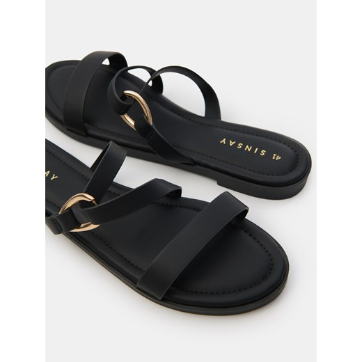 Sinsay - Klapki na płaskiej podeszwie - czarny Sinsay 39 Sinsay