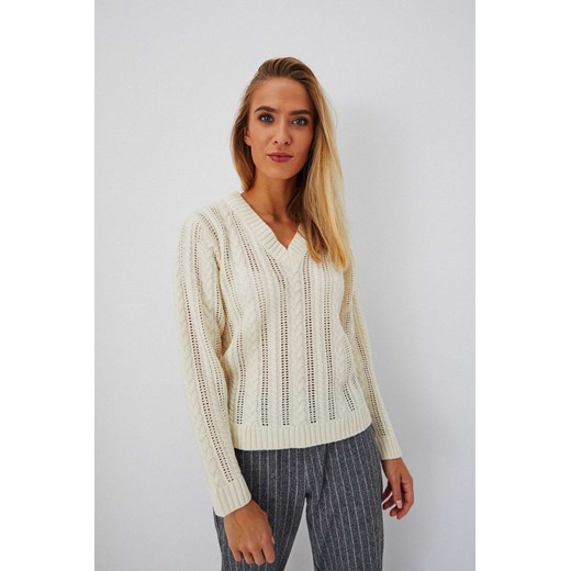 Sweter ze wzorem warkocza ze sklepu Moodo.pl w kategorii Swetry damskie - zdjęcie 179684602