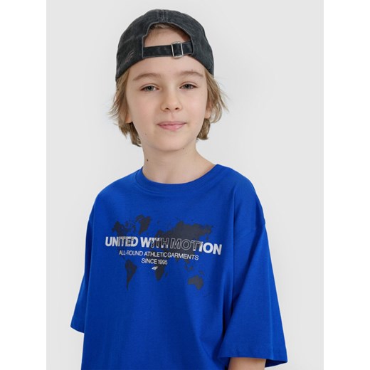 Chłopięcy t-shirt z nadrukiem 4F 4FJWSS25TTSHM1880 - niebieski ze sklepu Sportstylestory.com w kategorii T-shirty chłopięce - zdjęcie 179707841