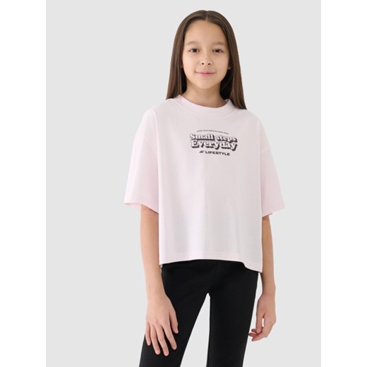 Dziewczęcy crop top z nadrukiem4F 4FJRSS25TTSHF2587 - beżowy ze sklepu Sportstylestory.com w kategorii Bluzki dziewczęce - zdjęcie 179707983